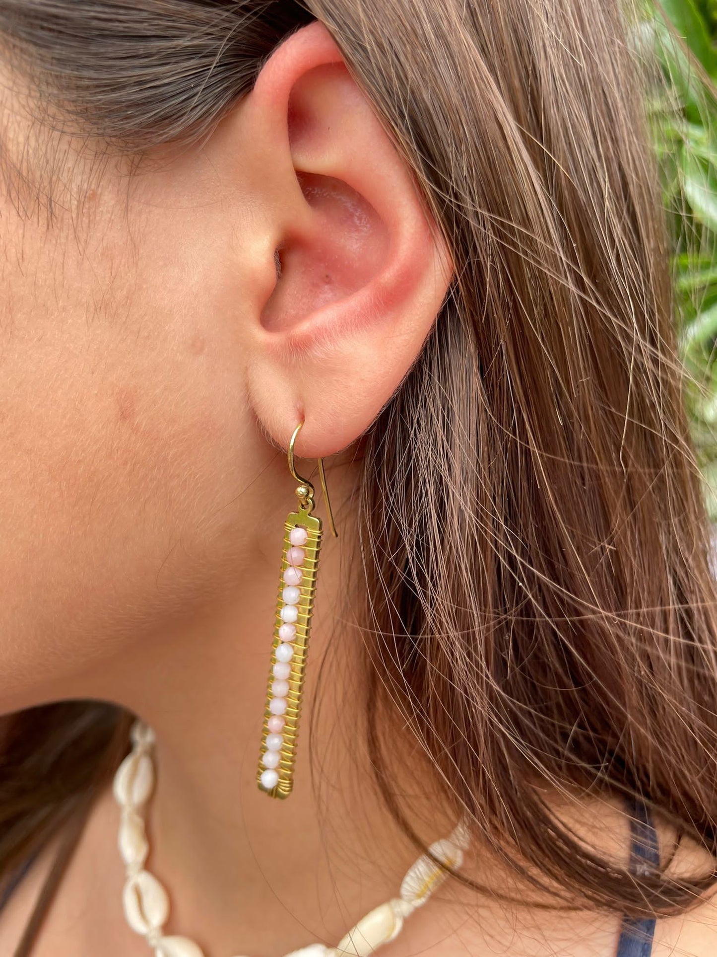 Pisa long Peach moonstone earring